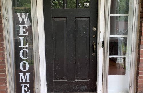 South Nashville House | No Cleaning Fee & Breakfast Included! 1/4 Mile to Geodis. 1 exit to Downtown!