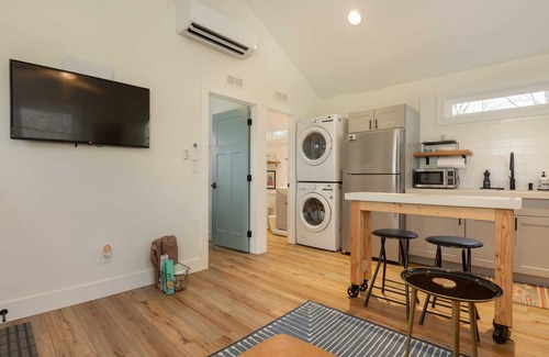 Fletcher Cottage | NO HELENE DAMAGE | Pet-Friendly POWER & WATER
