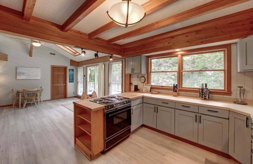 Ocracoke House | No Ka Oi: Wonderful home tucked away in a quiet neighborhood with a large yard.
