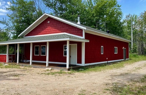 Algoma District House | No neighbors, 2 km Lake Superior and river shoreline, 1,800 sq ft house
