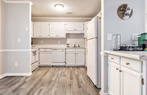 Fayetteville Apartment | No Place Like Homeplace!