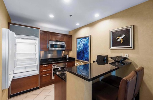 Las Vegas Condo | No Resort Fee 2BDR Penthouse Balcony & Free Valet