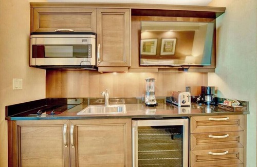 Las Vegas Condo | No Resort Fee ! Balcony Strip View Suite - Pool