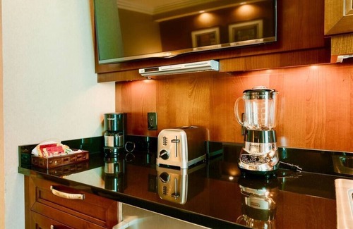 Las Vegas Condo | No Resort Fee ! Strip View Suite - Pools & Valet