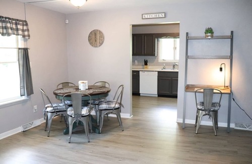 Oswego Apartment | No Stairs Rustic Farmhouse APT King Beds/Fast WIFI