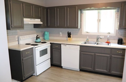 Oswego Apartment | No Stairs Rustic Farmhouse APT King Beds/Fast WIFI