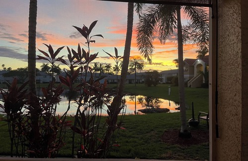 Villas Condo | NO steps, park in front of door, spic'n'span fully furnished, quiet corner unit