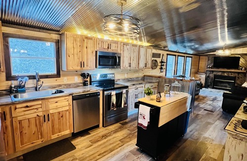 Huntsville House | No trailering secluded private oasis!