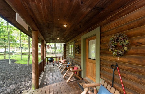 Thayerville Cabin | No Worries: Lake Area, Dogs Welcome, Hot Tub!