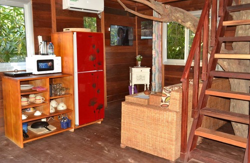 Kribi Cabin | Noah's hut in a century-old mango tree