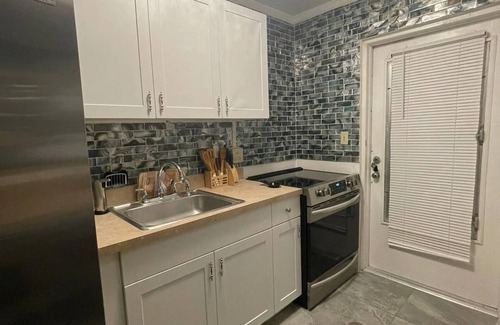 Estate Green Cay Condo | Noble Retreat, Cozy studio condo with pool, laundromat, free parking & Wi-Fi