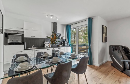 Floridsdorf Apartment | NobleNest | Deluxe Apartment with Workspace, Coffee & Relax Massage, near the center