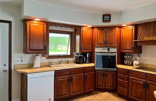 Escanaba Cottage | Noc's Landing: Autumn Bliss at Noc's Landing – Fall Colors & Cozy Vibes