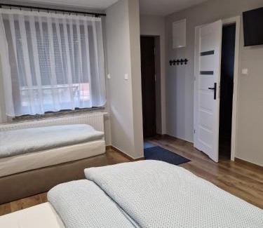 Goluchow House | Noclegi u Alicji- Apartamenty