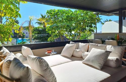 New Golden Mile Apartment | Noctua Flamingos 027