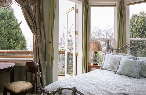 La Lengua Bed & Breakfast | Noe's Nest Bed and Breakfast