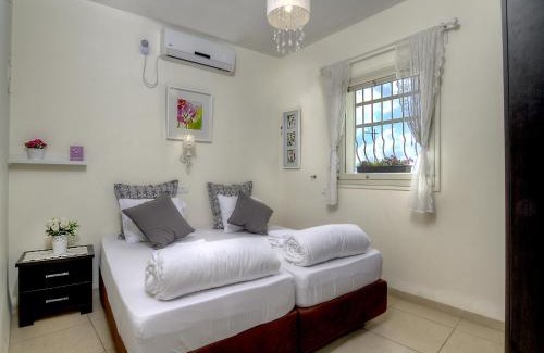 Safed Old City House | Nofesh Baatika