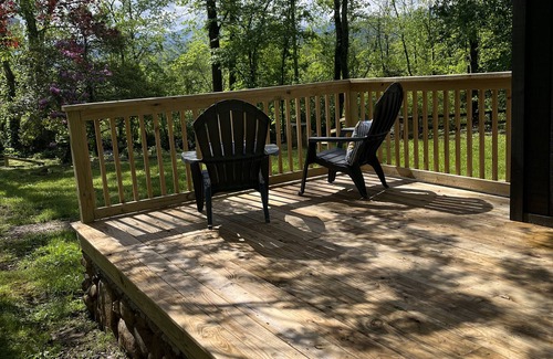 Marble House | Noisy creekfront cabin in Marble! Pet friendly! Close to the casino