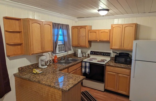 Nokomis Apartment | Nokomis Fl. Walk to Tiki Bars &nVenice &Nokomis Beach &Legacy Trail.