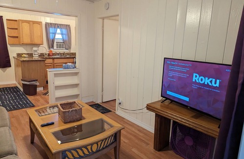 Nokomis Apartment | Nokomis Fl. Walk to Tiki Bars &nVenice &Nokomis Beach &Legacy Trail.