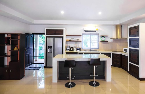 Rawai Villa | Noksawan Spacious villa private bungalow