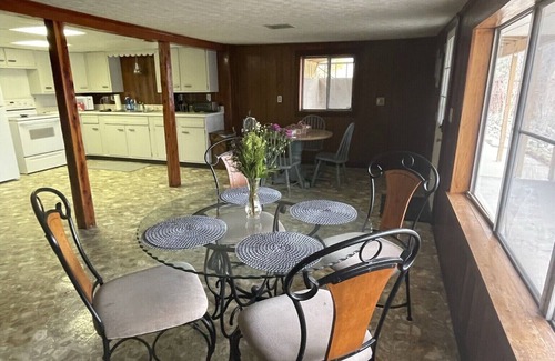 Bee Spring Cabin | Nolin Lake Cabin with a Big View. Why stay at a lake you can't see?