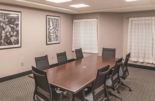 Woodlands Village House | Non-smoking 1 King Bed Room at La Quinta Inn & Stes by Wyndham Flagstaff
