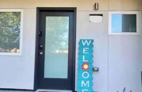 Barths Condo | ★Nook on W 41st | Guest Suite. Private Entry with W/D.