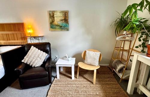 Carleton Place Apartment | NookSide Nest 2 bedroom Upstairs suite King, Queen, Kitchenette, Parking