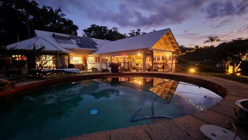 Doonan Bed & Breakfast | Noosa Valley Manor B&B