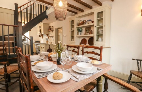 Maiden Newton Cottage | NORDEN HOUSE, pet friendly in Maiden Newton