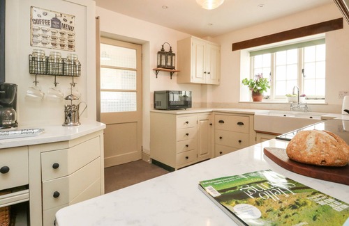 Maiden Newton Cottage | NORDEN HOUSE, pet friendly in Maiden Newton