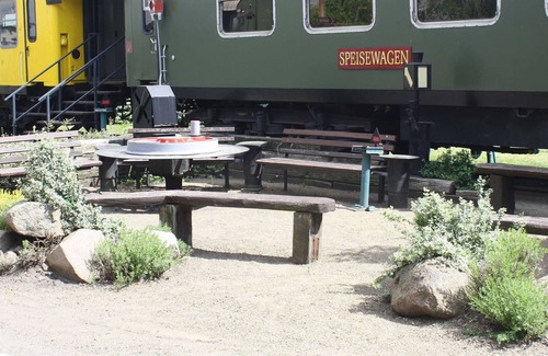 Pasewalk Cottage | Nordic fairy tales - Frog King 15 - zz Lokschuppen Pasewalk overnight experience in a sleeping car