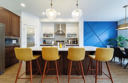 West Edmonton House | Nordic Retreat near WEM | Hot Tub, 2 Kitchens, 3 Lounges Sleeps 14