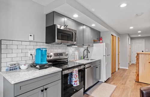 Bartlett House | Nordic Village Condo Sleeps 12!