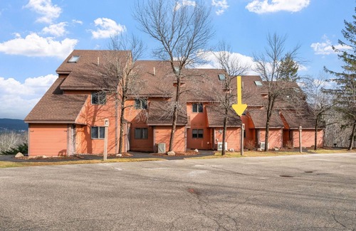 Jackson House | Nordic Village Condo Sleeps 4!