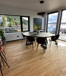 Ulvsvag House | Nordic Waterside Escape