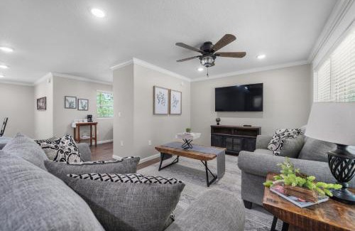 Russellville House | Nordin's LakeHouse, Lakefront Hideaway on Delaware Bay Sleeps 10