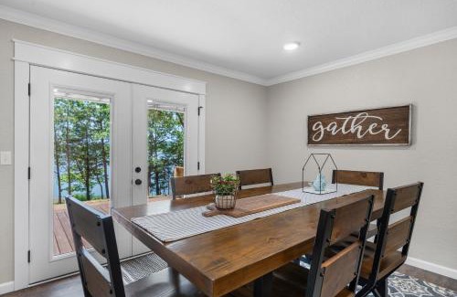 Russellville House | Nordin's LakeHouse, Lakefront Hideaway on Delaware Bay Sleeps 10