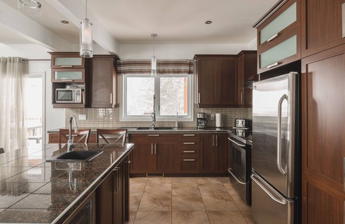 Saint-Brigitte-de-Laval House | Nordlys with hot tub - lake access & petfriendly