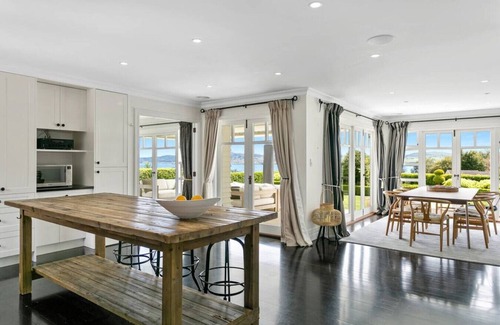 Waipahihi House | Norfolk House - touch of luxury, modern, spacious two storey villa, with spa pool, beautiful grounds