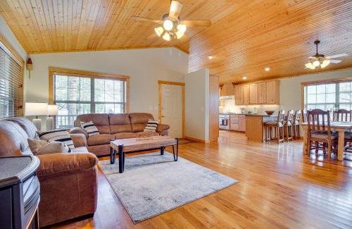 Elizabeth House | Norfork Lake Access Cabin with Deck and Water View!