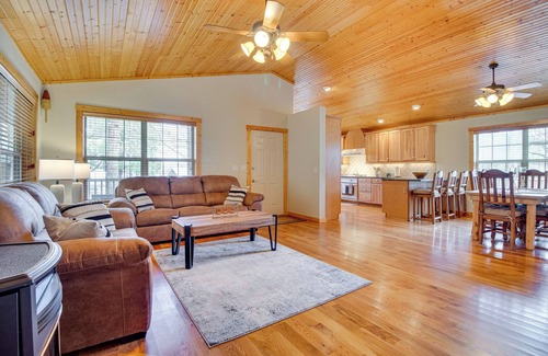 Elizabeth Cabin | Norfork Lake Access: Cabin w/Deck & Water View!