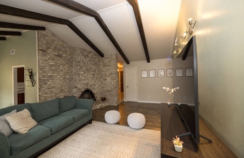 McNeil House | North Austin Charmer-close to Domain and Q2 Stadium