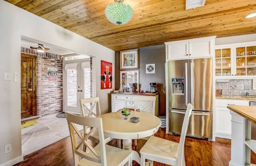 Cedar Park House | North Austin Gem! The Way a Vacation Rental is Supposed to Be. Great Vibes!