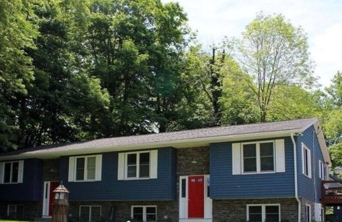 North East House | North East Lake House Apt #1