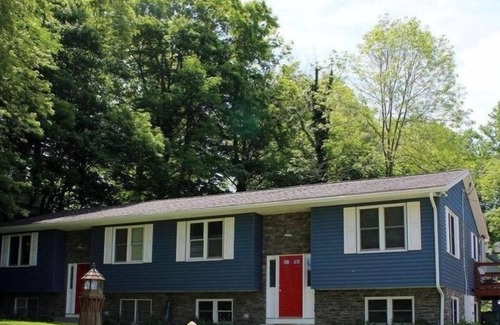North East House | North East Lake House Apt #3