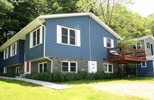 North East House | North East Lake House- 2 Apartments- sleeps 12