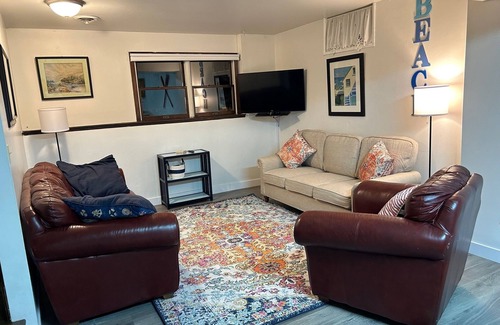 North East Apartment | North East Lake House Unit #3 with WiFi and Central Air Conditioning