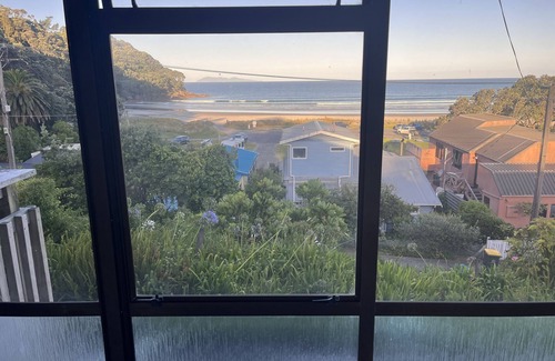 Waihi Beach House | North-End Beach Bach - Family charmer, amazing views, moments from the water.